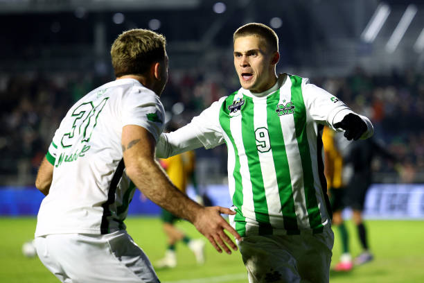 部在出售球 部在出售球